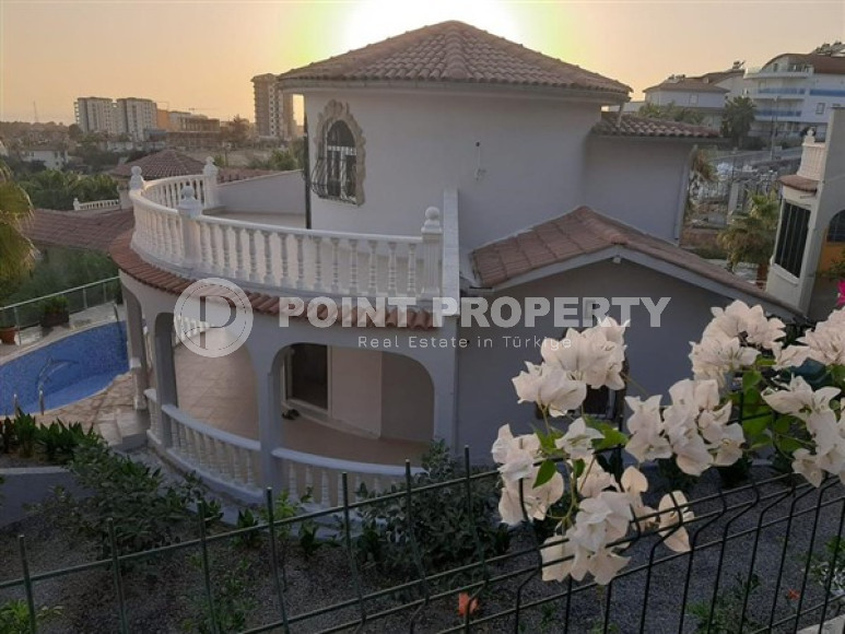 Beautiful four-room villa with a total area of 180 m2 in the Avsallar area-id-4670-photo-1