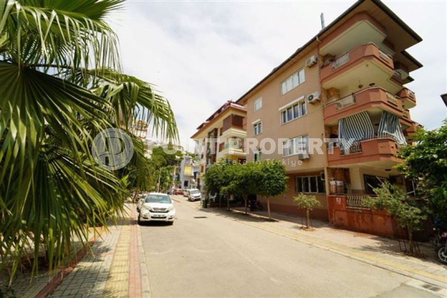 Spacious three bedroom apartment, 165m², in the very center of Alanya, 300m from the sea-id-1383-photo-1