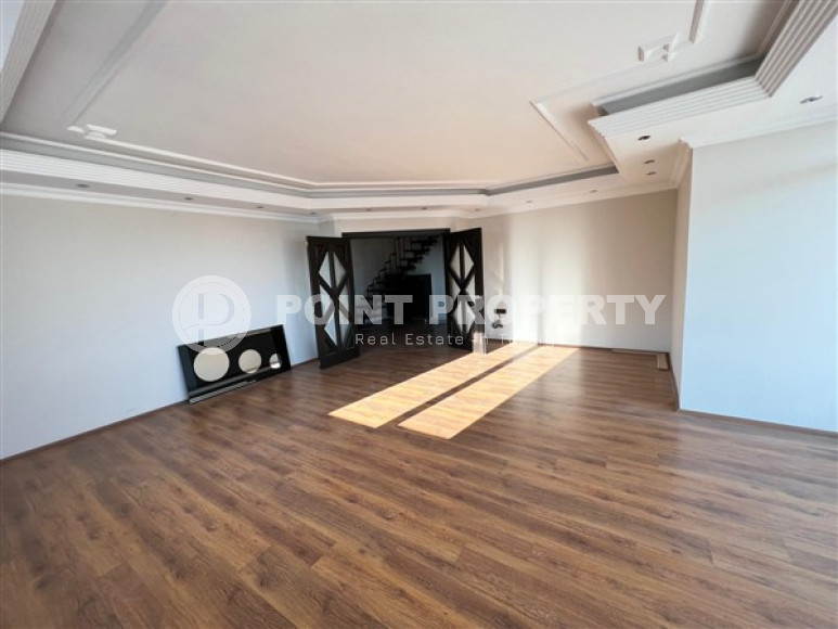 Spacious two-level apartment 4+1 on the 9th floor with an attic with panoramic views of the city and the sea-id-4716-photo-1