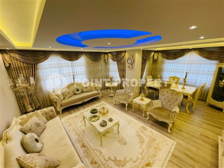 Three-bedroom apartment, furnished in a classic style, in the center of Alanya-id-5002-photo-1