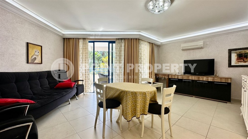 Compact furnished apartment on the very beach in the center of Alanya-id-5088-photo-1