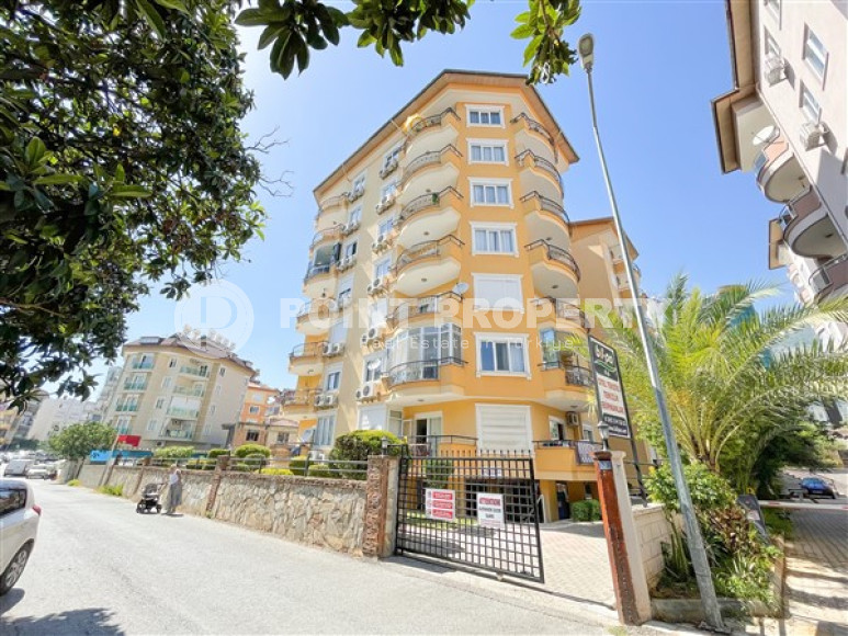 Spacious three-room apartment, 110 m², renovated in a complex with infrastructure in the center of Alanya-id-1421-photo-1