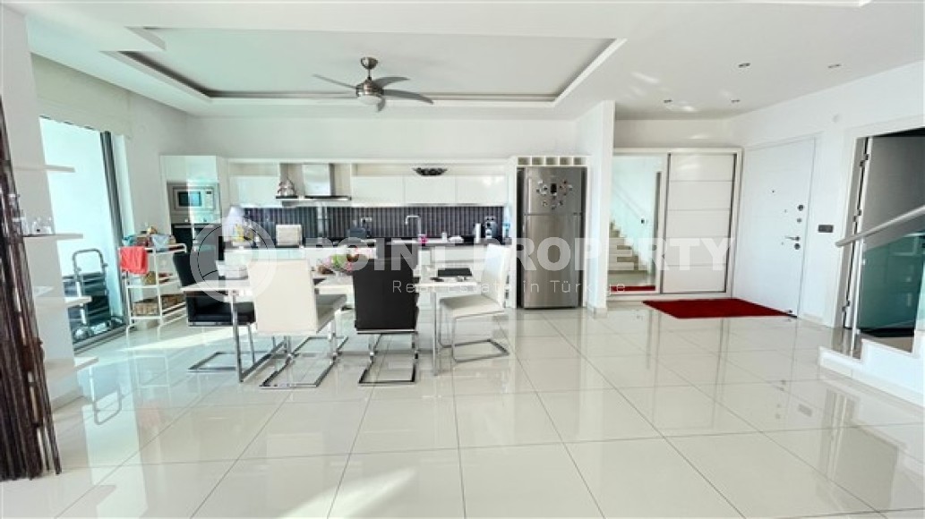 Luxury two-level apartment, 3+1 layout, on the first coastline in the Kestel area-id-5451-photo-1