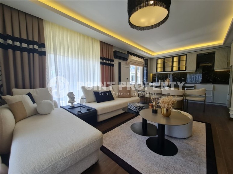 Stylish modern 2+1 apartment, with new furniture and appliances, in the very center of Alanya-id-5467-photo-1