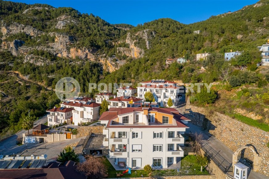 Apartment 4+1 in a townhouse with a new high-quality renovation, in the elite area of Alanya - Bektas-id-5490-photo-1