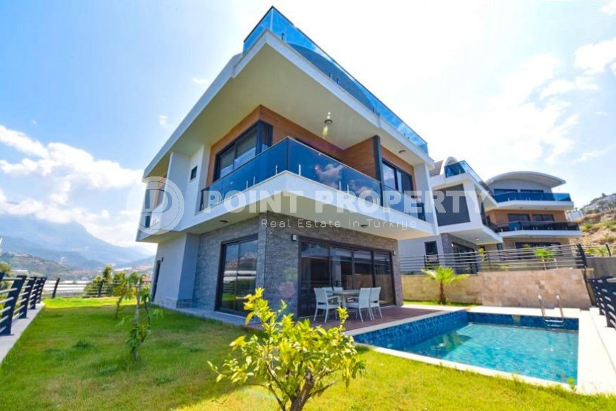 Luxurious new triplex villa with designer renovation, equipped with the latest technology-id-5604-photo-1