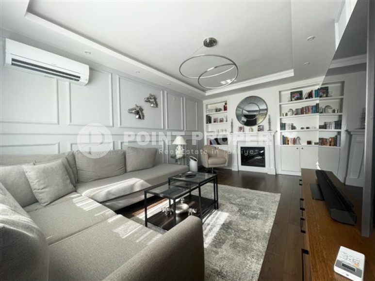 Penthouse 5+1 overlooking the Alanya fortress and the sea, with a full package of furniture and household appliances, Tosmur, 200m2-id-1451-photo-1