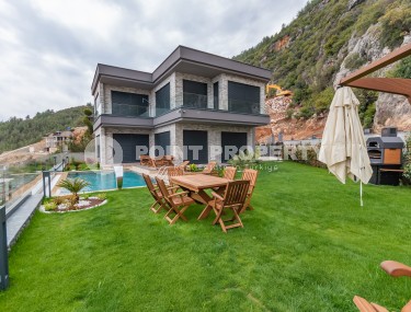 New two-storey villa with luxurious panoramic sea views, in the elite area of Alanya - Tepe-id-5830-photo-1