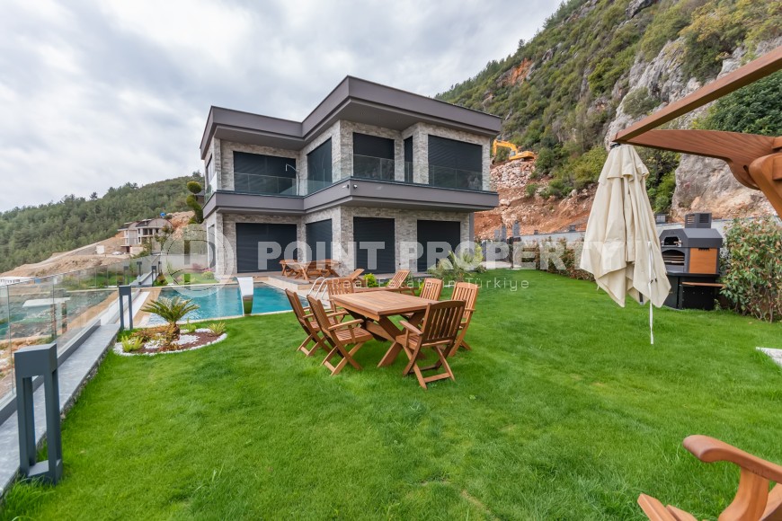 New two-storey villa with luxurious panoramic sea views, in the elite area of Alanya - Tepe-id-5830-photo-1