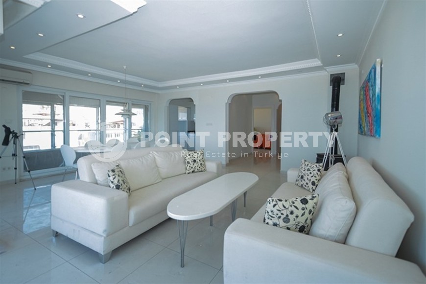 Large, bright, newly renovated apartment, opposite the famous Cleopatra Beach, in the center of Alanya-id-5921-photo-1