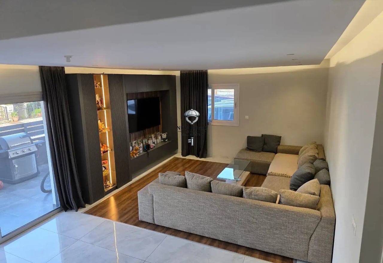 House, 5 bedrooms — 8