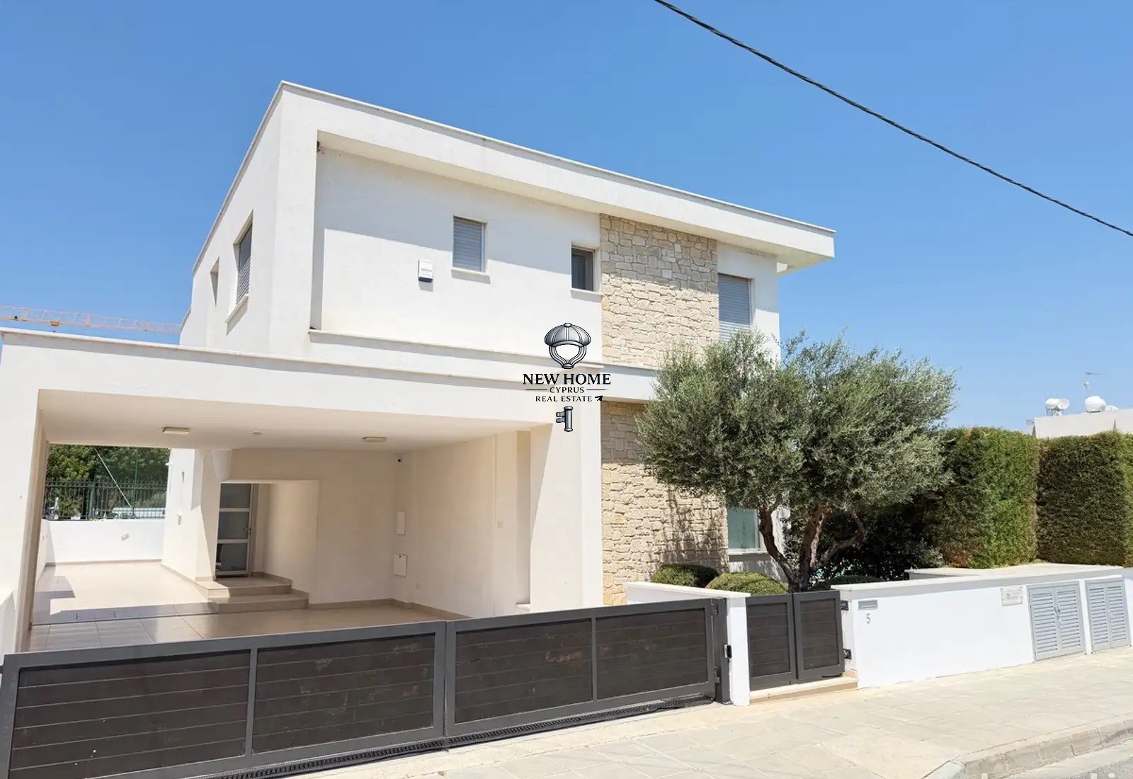 House, 5 bedrooms — 6