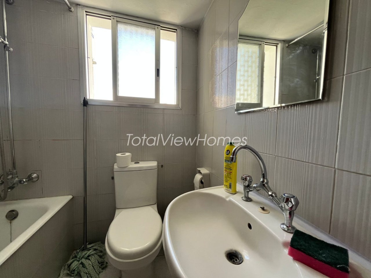 1-bedroom apartment in Agios Tychonas, Limassol 3