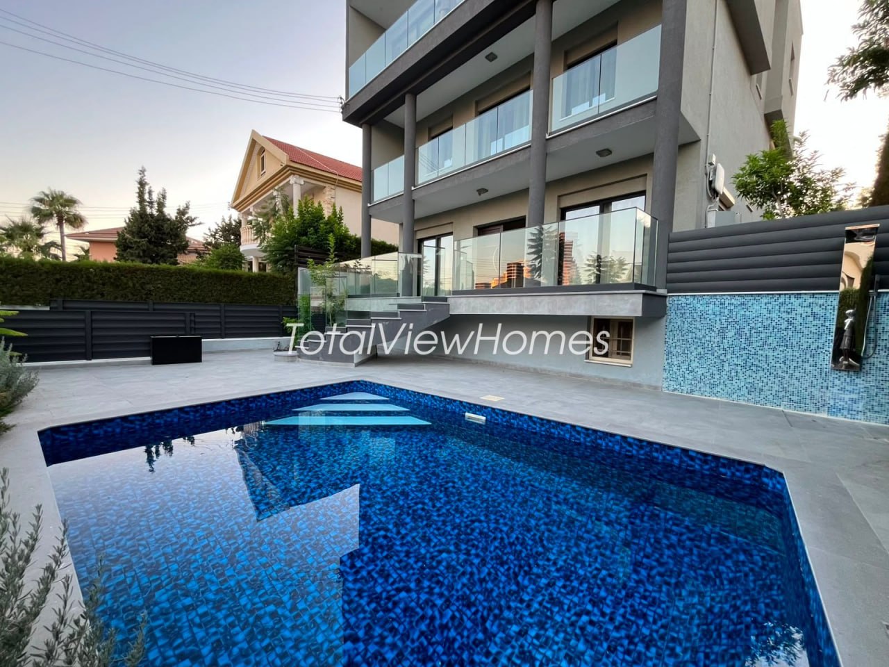 Villa, 7 bedrooms — 2