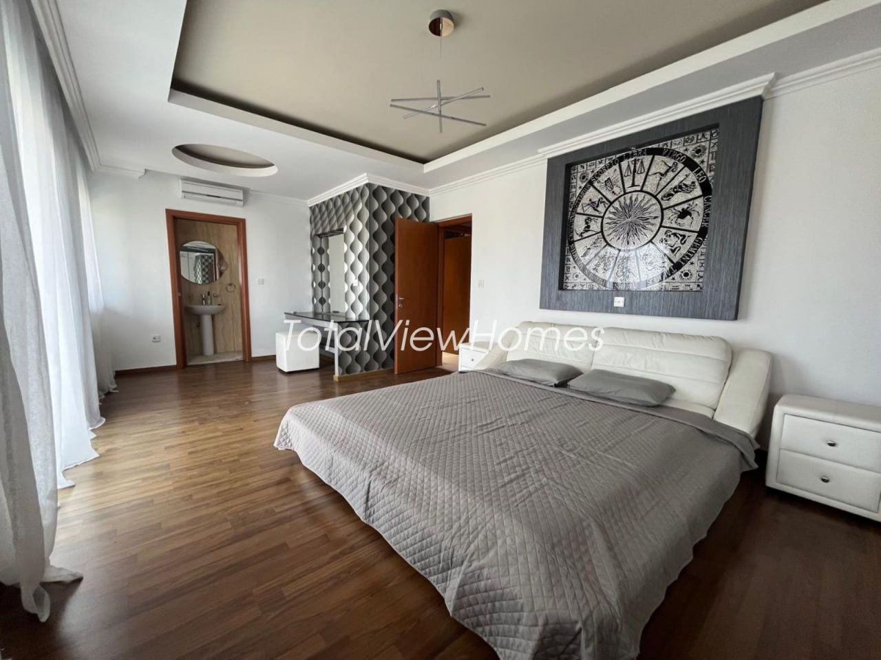 Villa, 7 bedrooms — 8