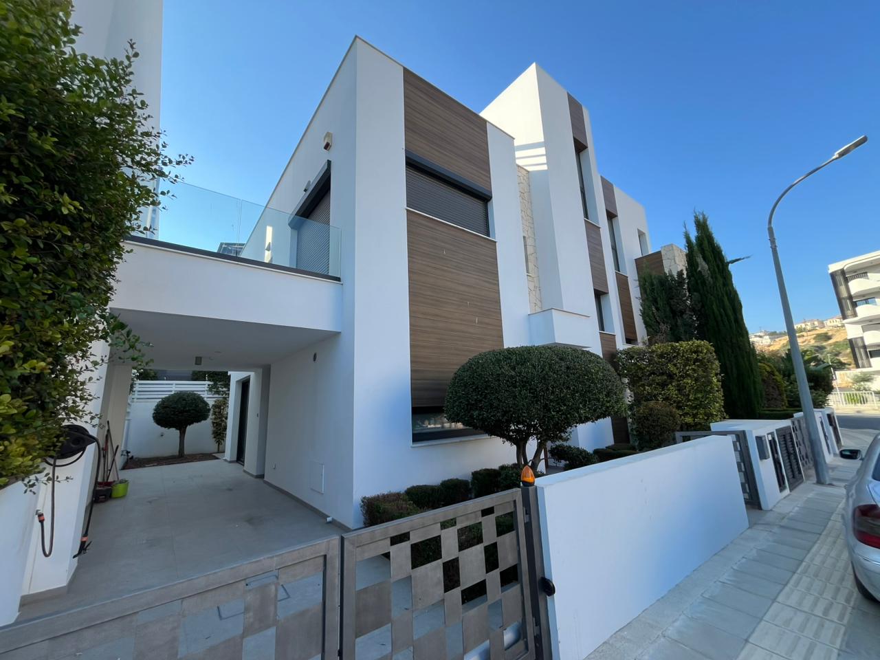 House, 3 bedrooms — 3