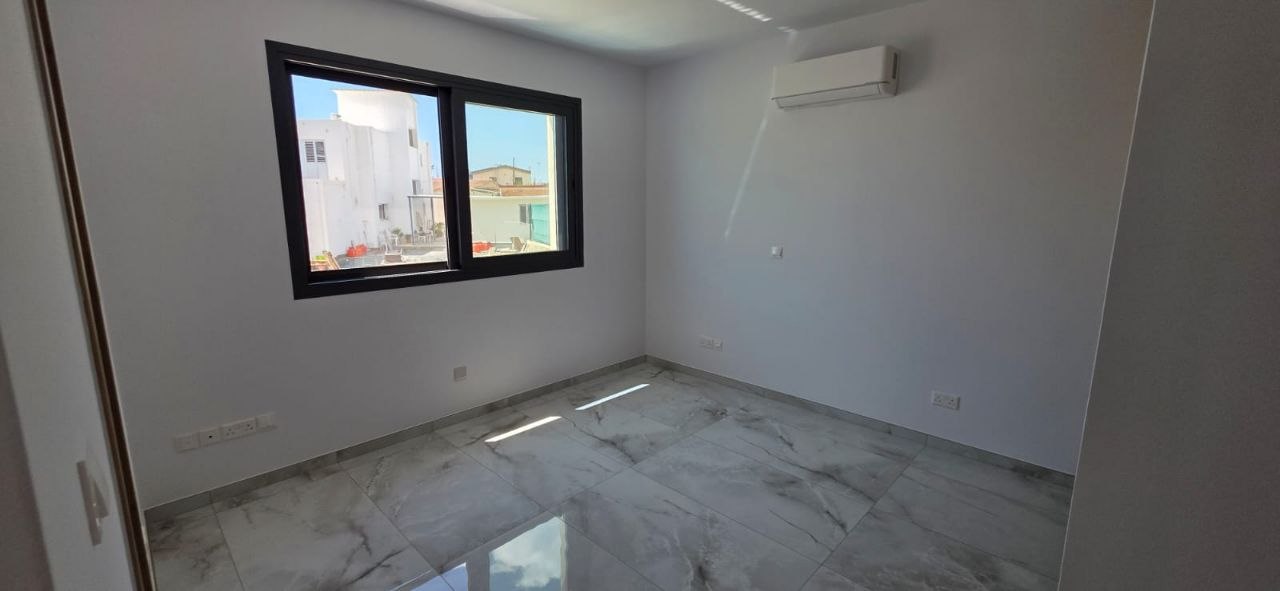 Apartment, 3 bedrooms — 2