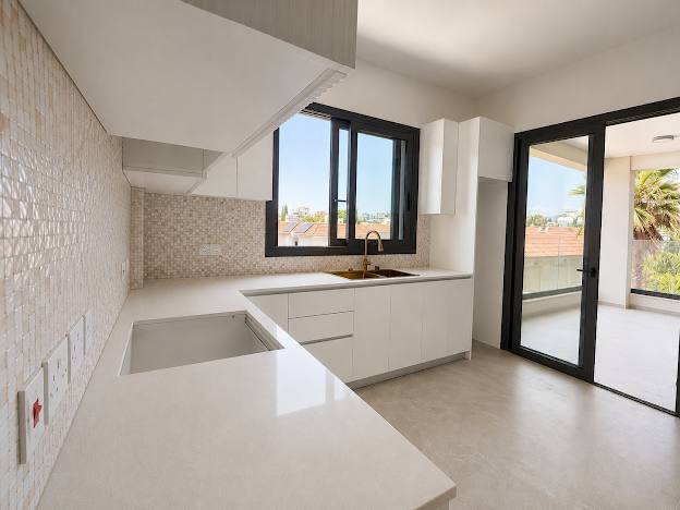 Penthouse — 4