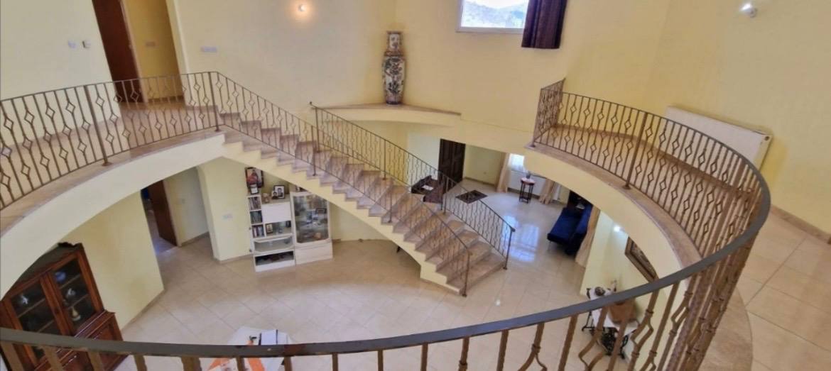 Villa, 6 bedrooms — 2