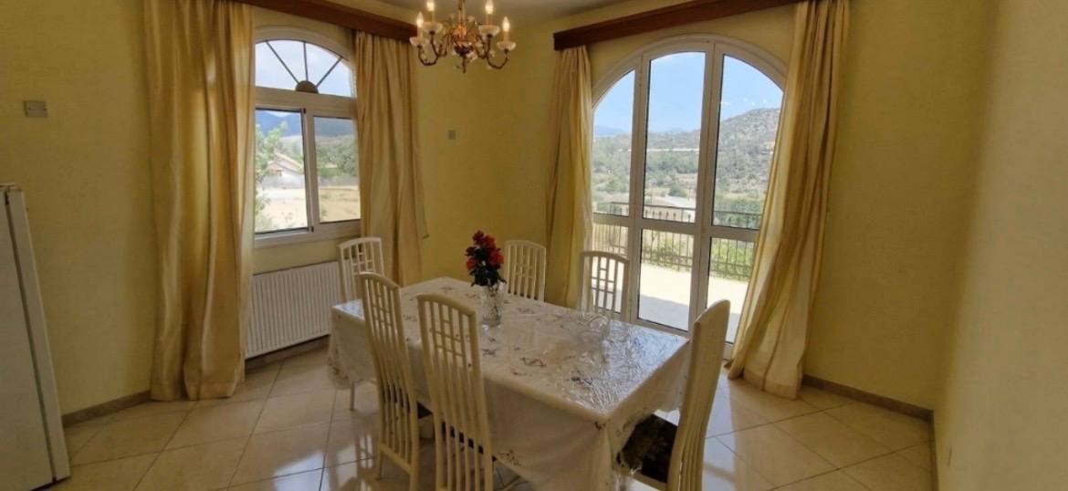 Villa, 6 bedrooms — 3