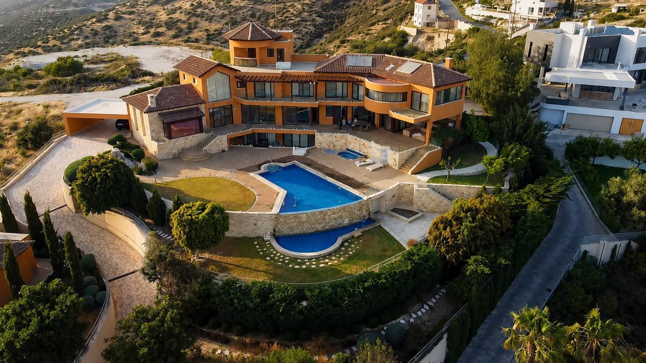 Villa, 6 bedrooms — 3