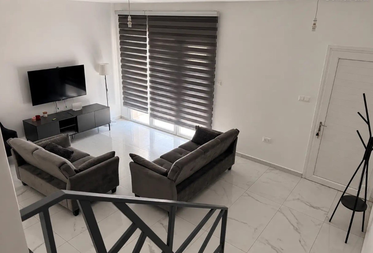 House, 3 bedrooms — 9
