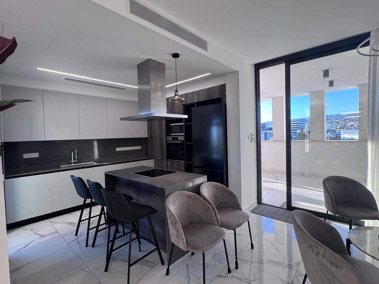 Penthouse, 3 bedrooms — 4