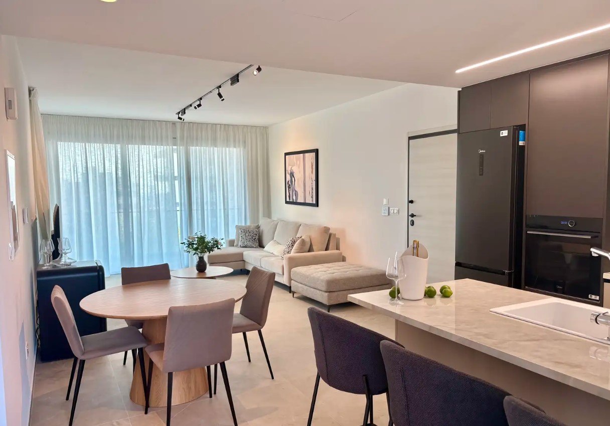 Studio, 2 bedrooms — 10