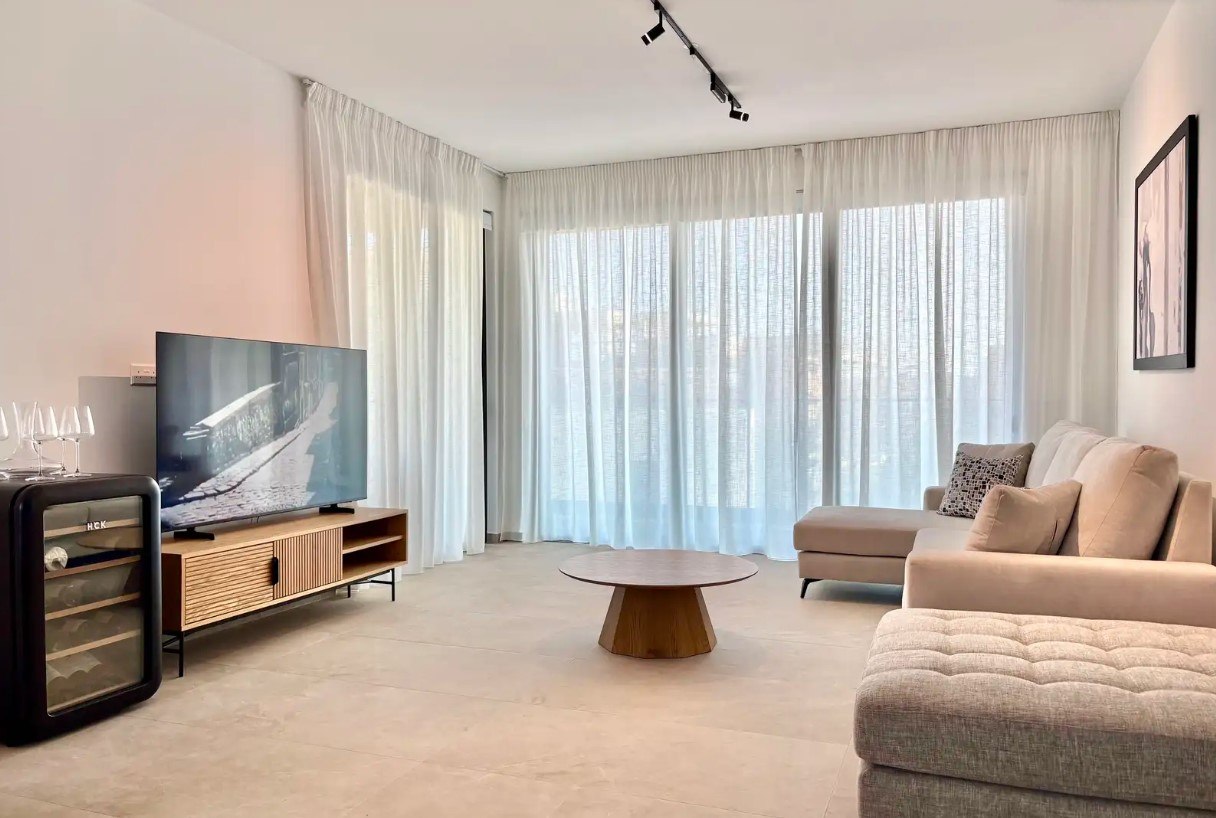 Studio, 2 bedrooms — 6