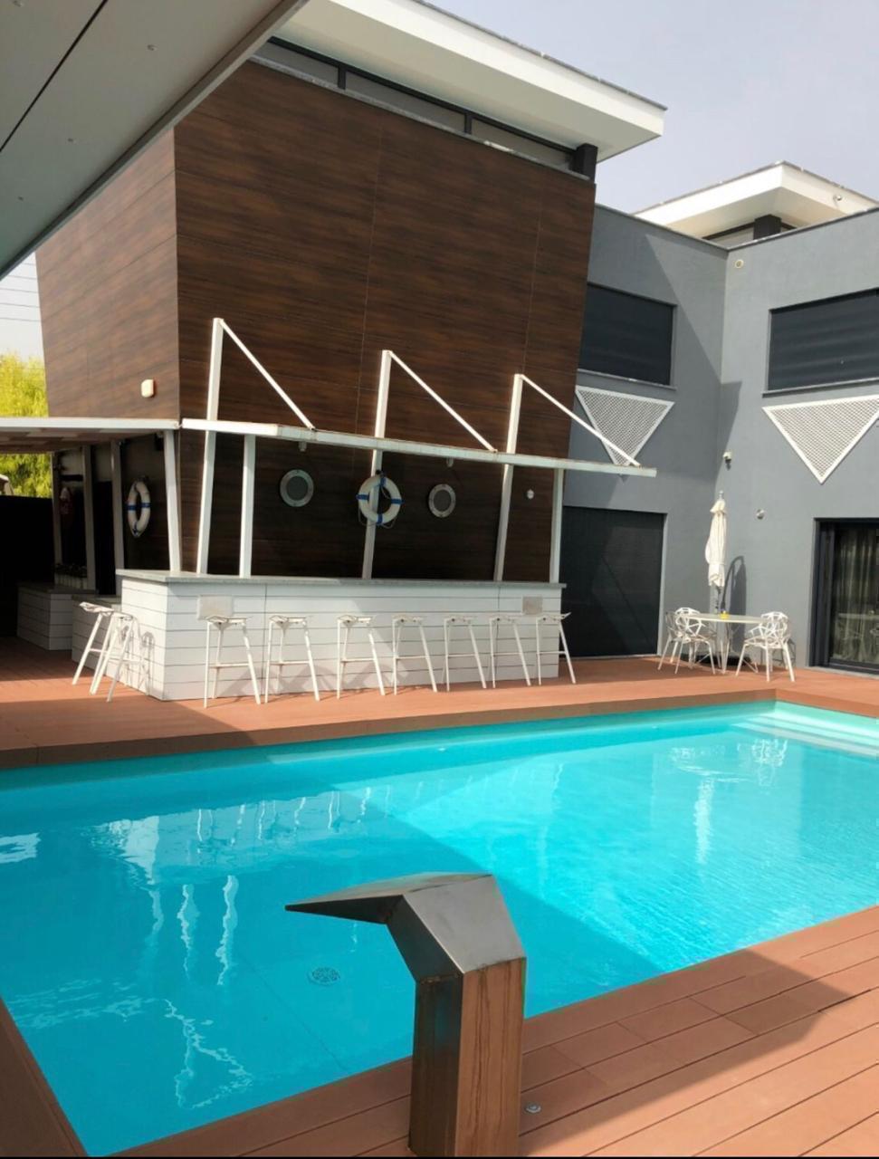 Villa, 7 bedrooms — 8