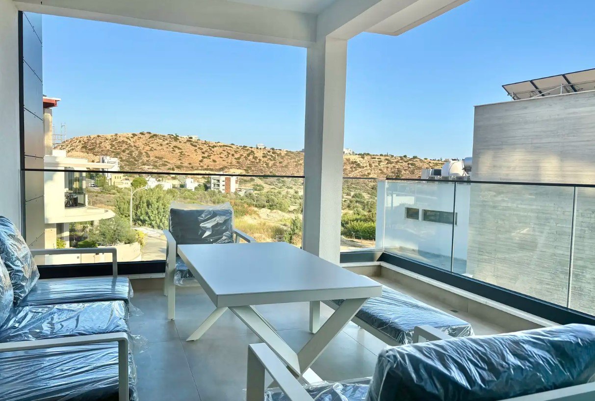 Studio, 2 bedrooms — 3