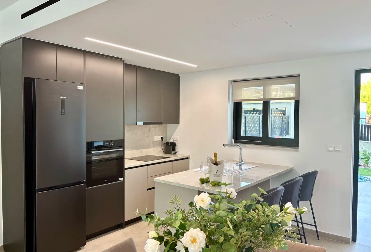 Studio, 2 bedrooms — 7