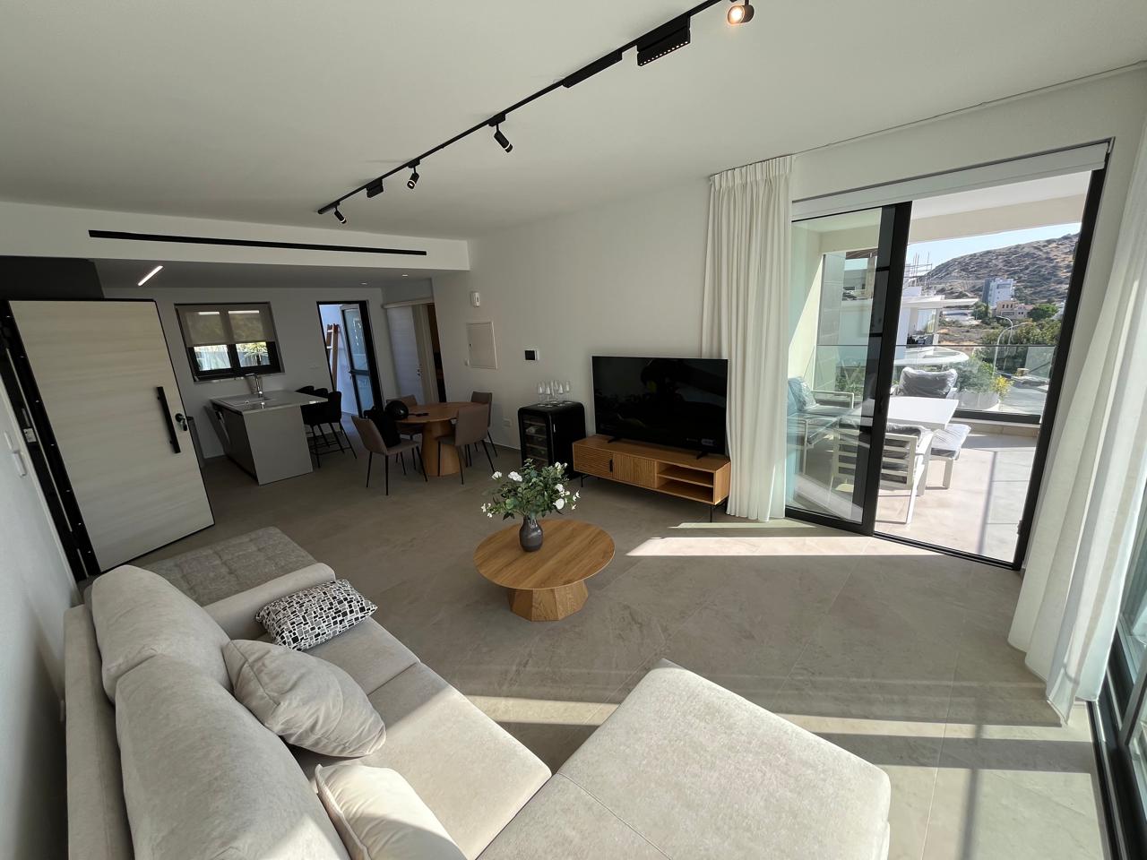 Studio, 2 bedrooms — 10