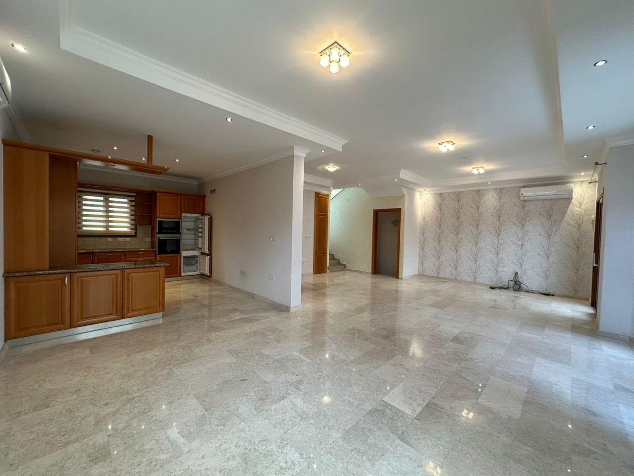 House, 4 bedrooms — 6
