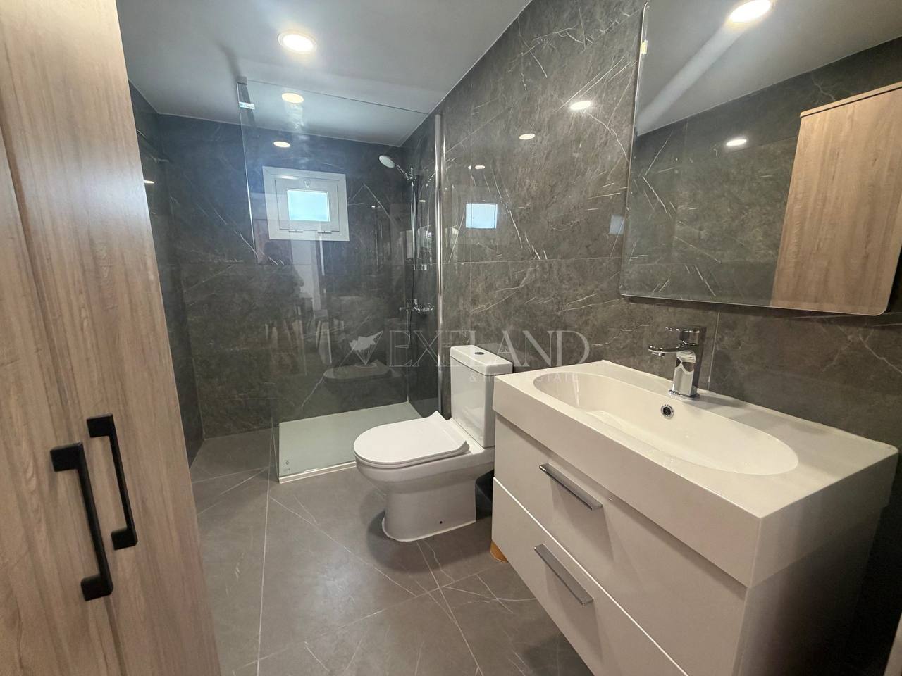 House, 2 bedrooms — 2