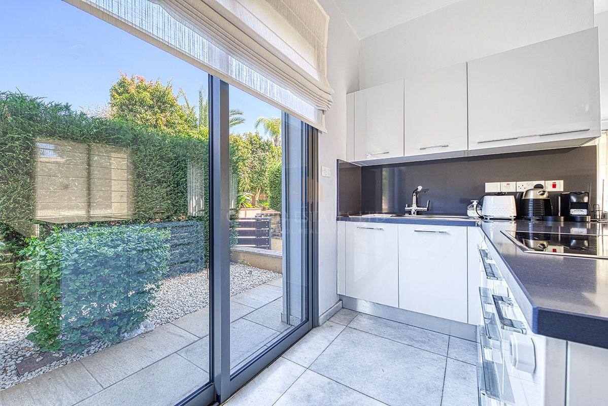 4-bedroom villa in Agios Tychonas, Limassol — 8