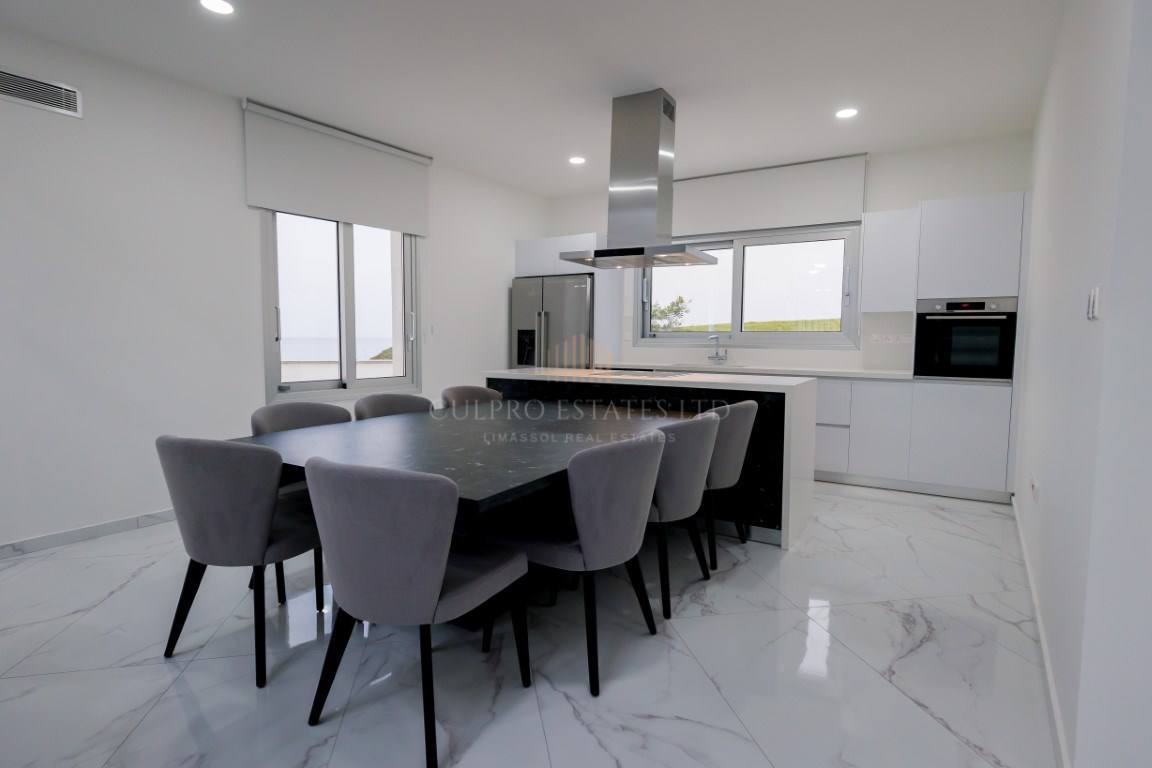 Villa, 5 bedrooms — 6