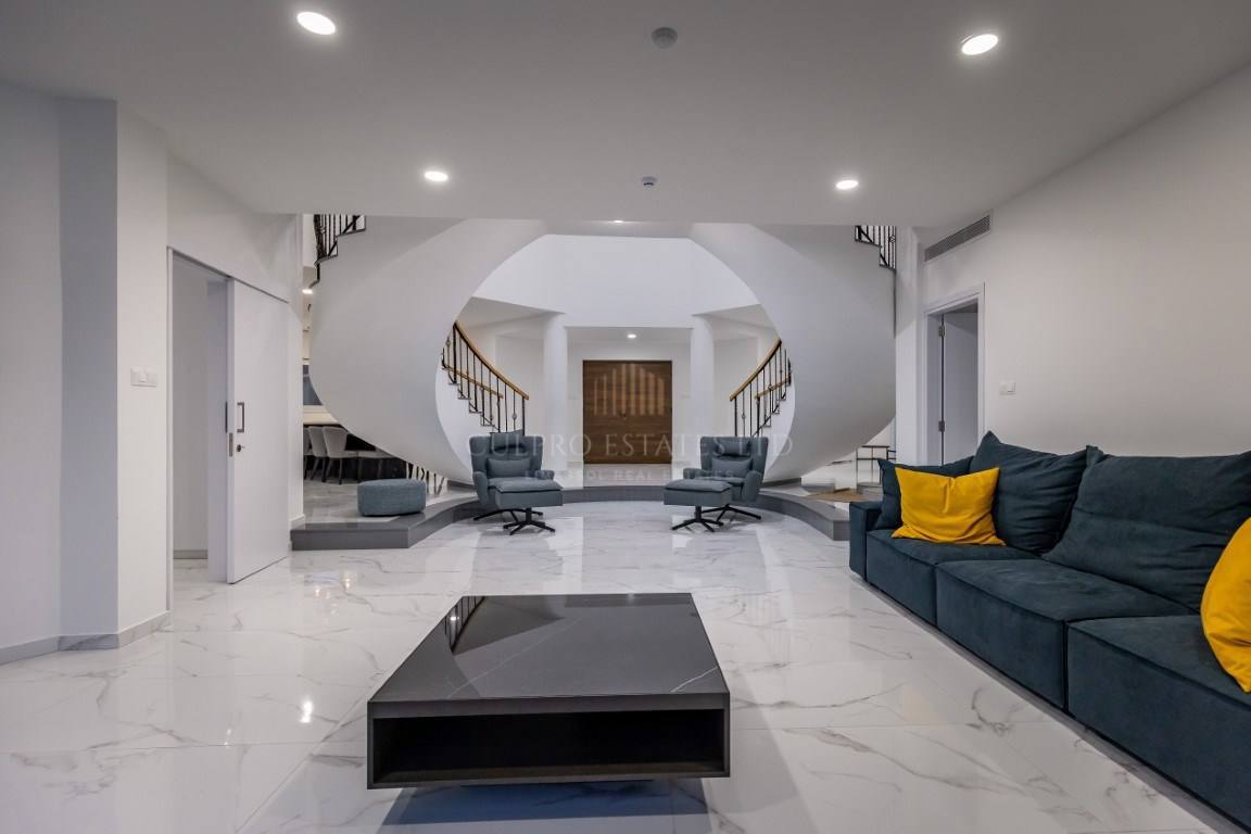 Villa, 5 bedrooms — 8