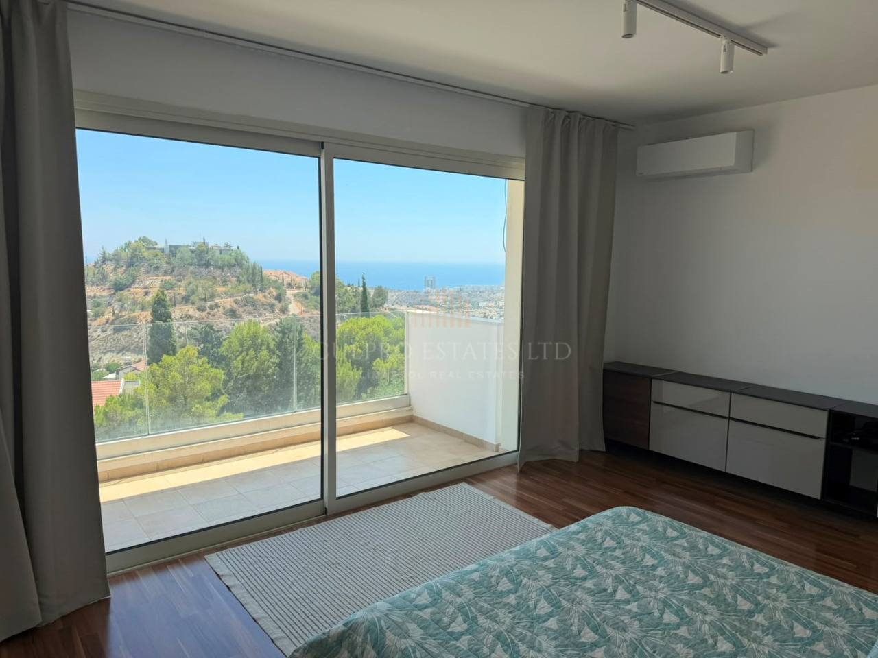Villa, 5 bedrooms — 3