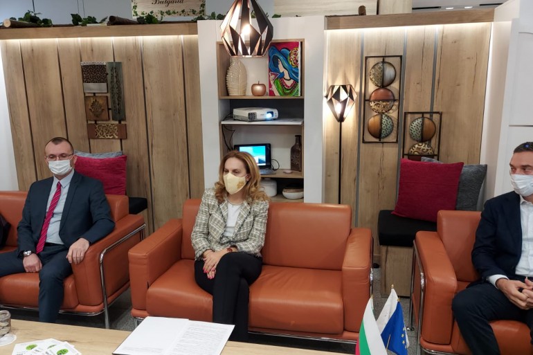 Марияна Николова проведе работна среща с Франк Кванте, главен изпълнителен директор на „Фрапорт Туин Стар Еърпорт Мениджмънт“, и с представители на мениджмънта на Летище Бургас