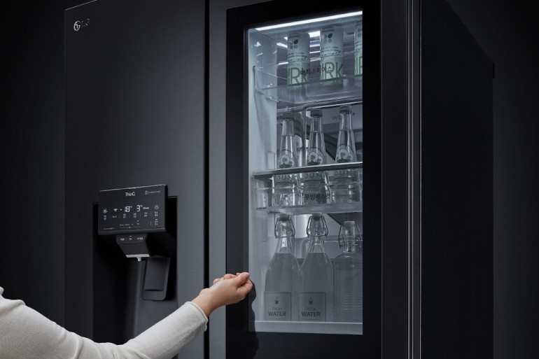 Новите хладилници LG InstaView представят иновации в хигиената по време на CES 2021