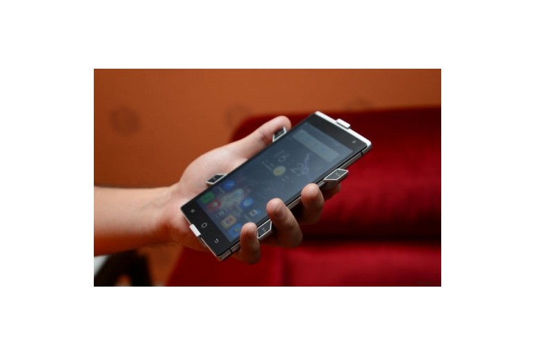 Анонс на Takee 1: първият в света холографски смартфон