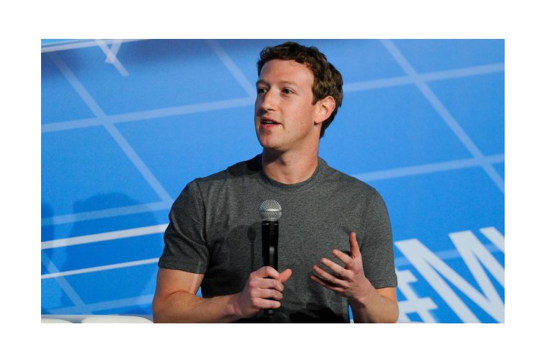 "Фейсбук" ще доставя интернет с дроновe