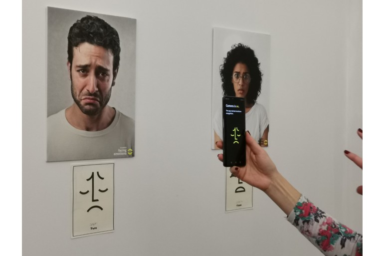 Изкуствен интелект за по-емоционално общуване на незрящите у нас с Huawei Facing Emotions