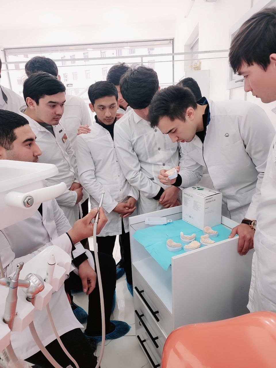 "Dolzarb 90 kun" loyihasi doirasida  "Stomatologiya" yo'nalishi talabalari