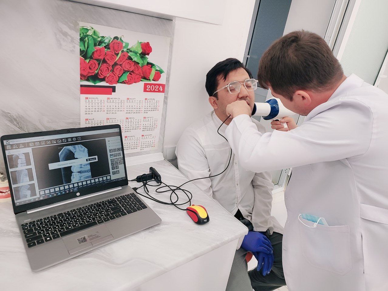 Buxoro innovatsion ta'lim va tibbiyot universitetining "Stomatologiya" yo'nalishi talabalari,  "Dolzarb 90 kun" loyihasi doirasida tashkil qilingan to'garakning amaliyot jarayonlarida faol qatnashmoqdalar!