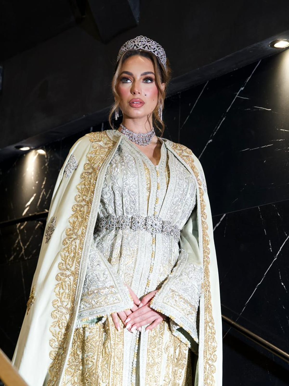 Robe de mariee Caftan argenté doré